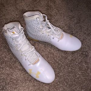 Women’s lacrosse cleat.